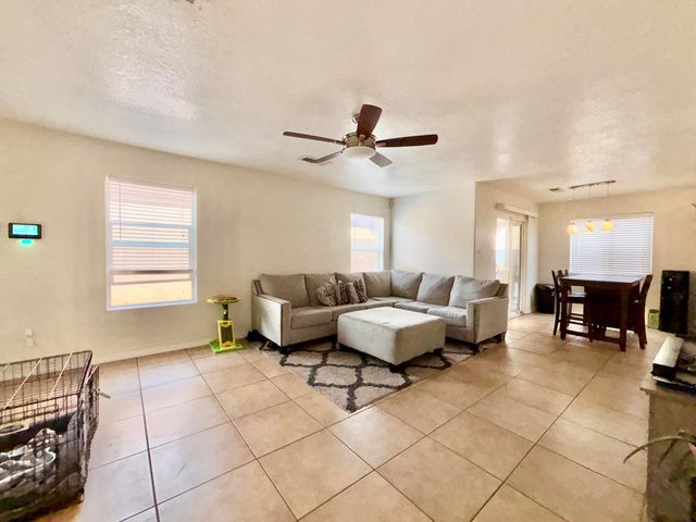 651 Little Wings Loop SW, Los Lunas, NM 87031