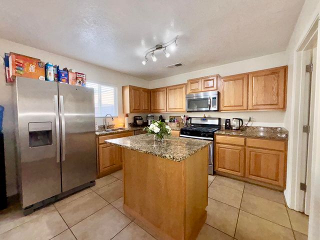 651 Little Wings Loop SW, Los Lunas, NM 87031