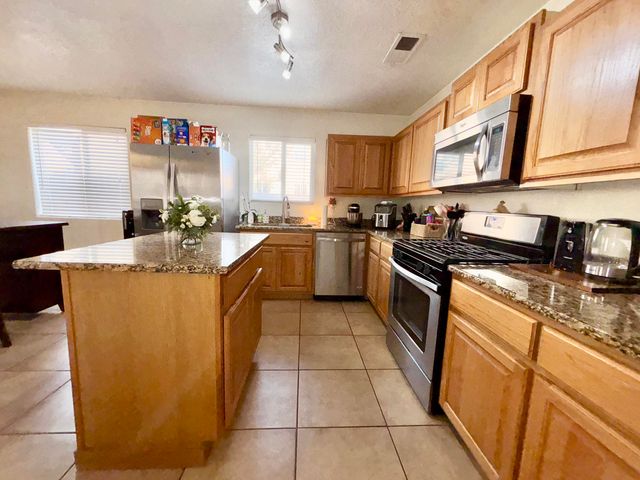 651 Little Wings Loop SW, Los Lunas, NM 87031