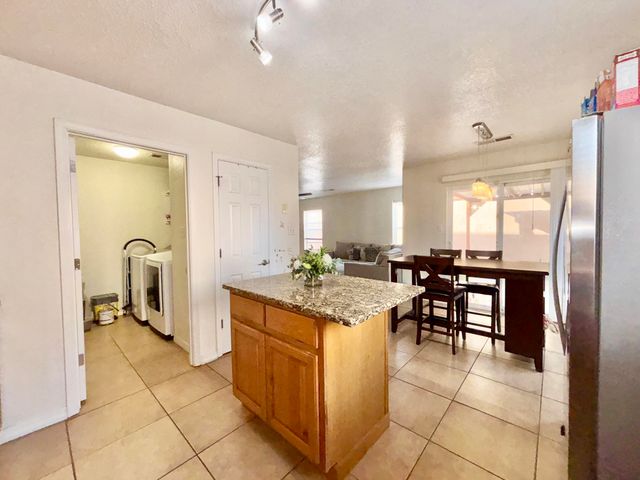651 Little Wings Loop SW, Los Lunas, NM 87031