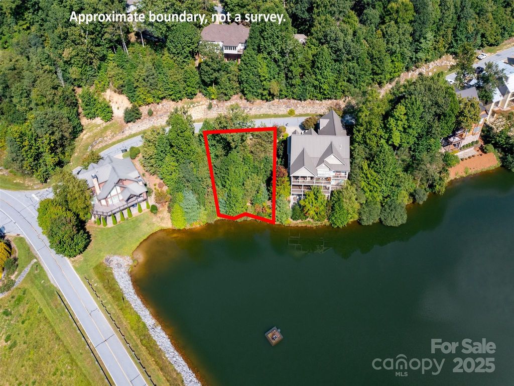54 Narrows Run Loop 4, Hendersonville, NC 28791