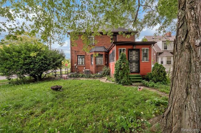 295 Piper Boulevard, Detroit, MI 48215
