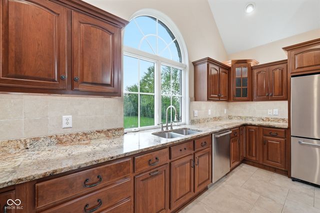 1646 E 600 N, Whiteland, IN 46184