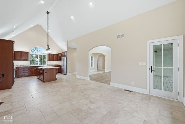 1646 E 600 N, Whiteland, IN 46184