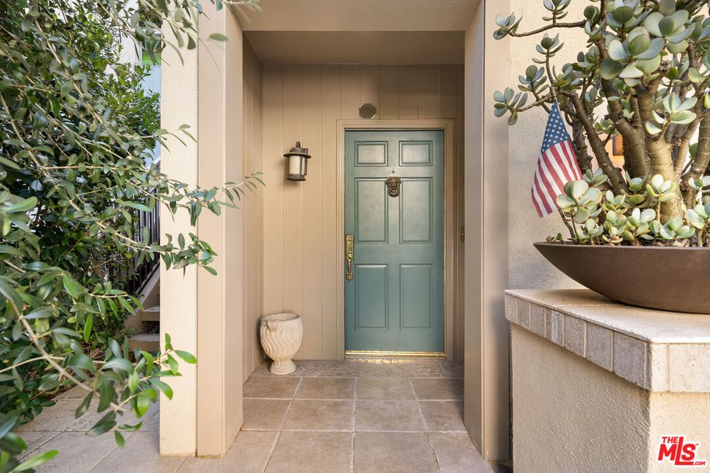 Image 1 of property listing at 9970 Westwanda Dr, Beverly Hills, CA 90210