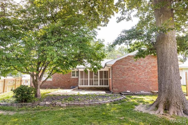 1213 E C Street, Belleville, IL 62221