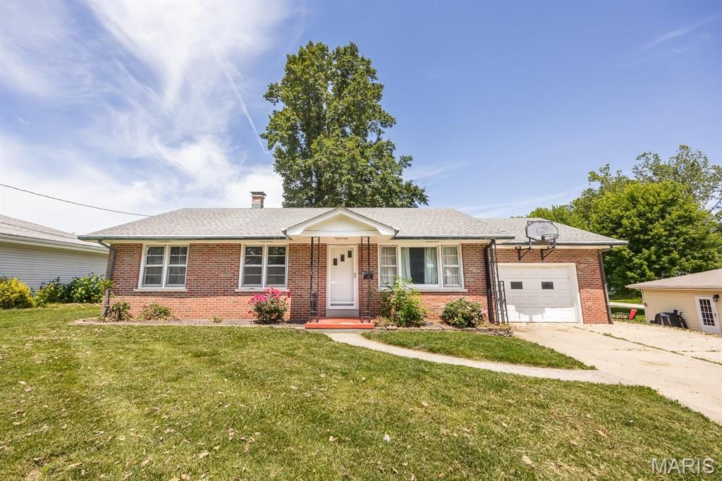 1213 E C Street, Belleville, IL 62221