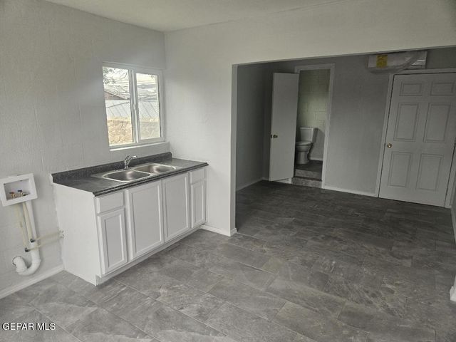 9013 MOUNT RUSHMORE Lane, El Paso, TX 79904