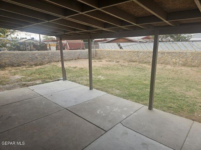 9013 MOUNT RUSHMORE Lane, El Paso, TX 79904