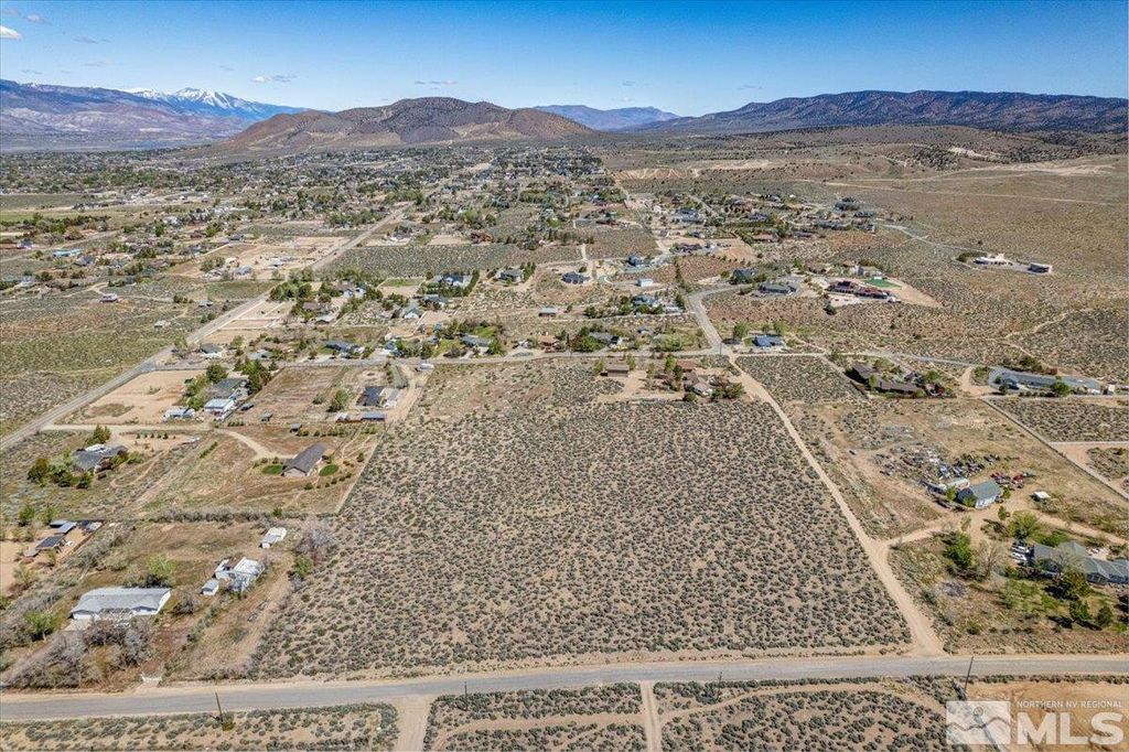 Image 10 of property listing at 1700 Sunrise Pass Road, Minden, NV 89423