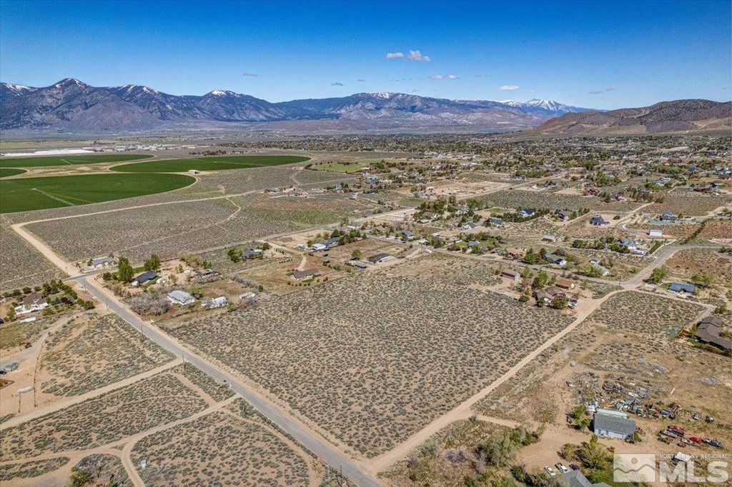 Image 5 of property listing at 1700 Sunrise Pass Road, Minden, NV 89423
