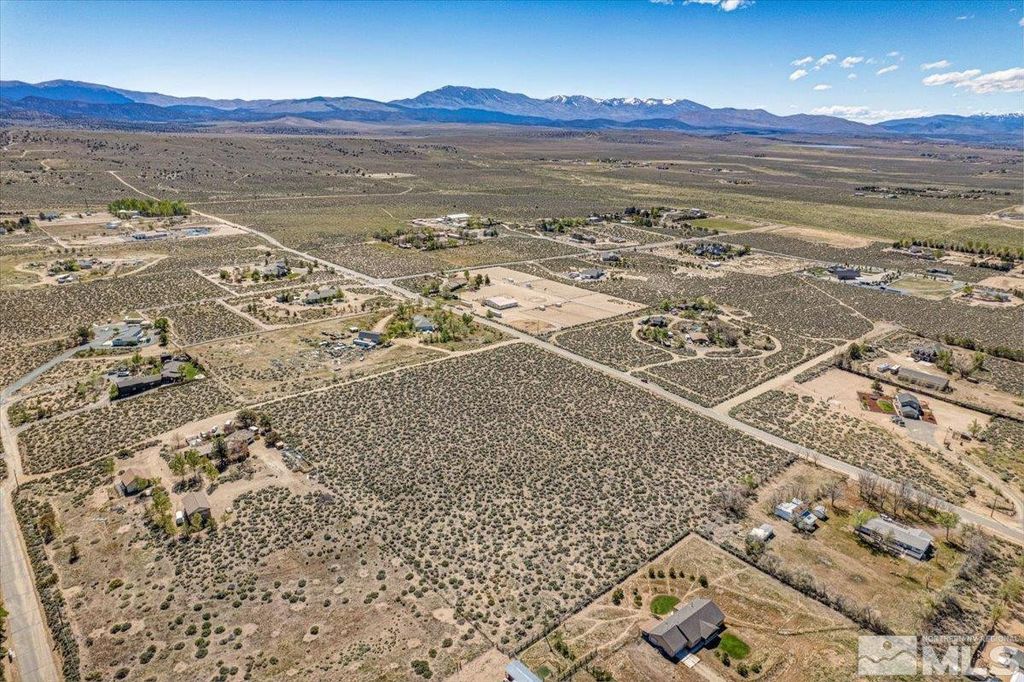 Image 7 of property listing at 1700 Sunrise Pass Road, Minden, NV 89423