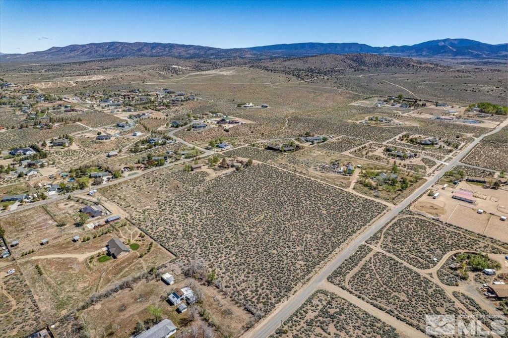 Image 9 of property listing at 1700 Sunrise Pass Road, Minden, NV 89423
