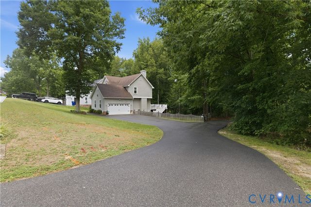 7601 Secretariat Dr, Midlothian, VA 23112