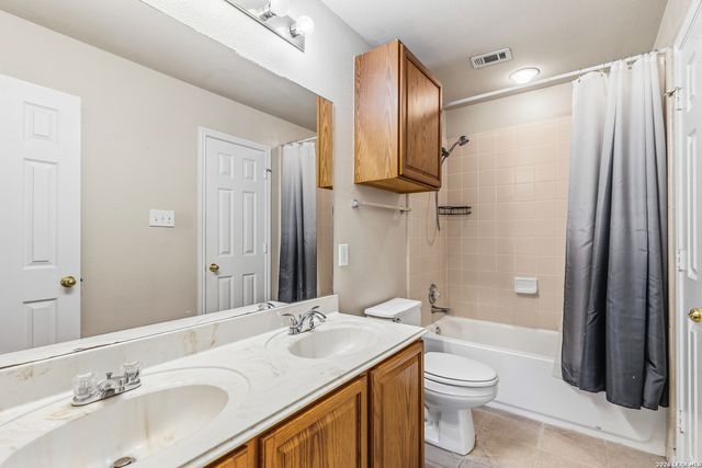 8715 Sandia Cir, Helotes, TX 78023