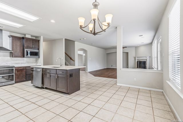 8715 Sandia Cir, Helotes, TX 78023