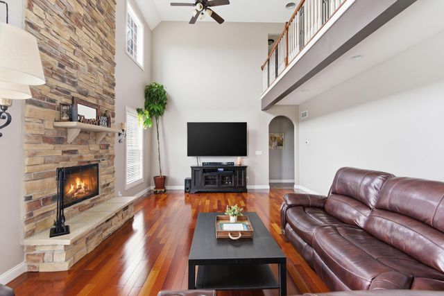 186 Buckskin Lane, Valparaiso, IN 46383
