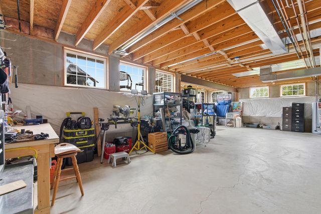 186 Buckskin Lane, Valparaiso, IN 46383