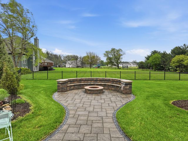 186 Buckskin Lane, Valparaiso, IN 46383