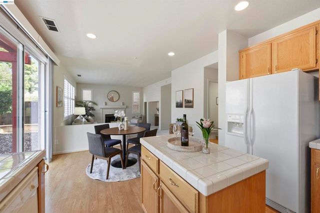 1881 Serpentine Dr, Union City, CA 94587