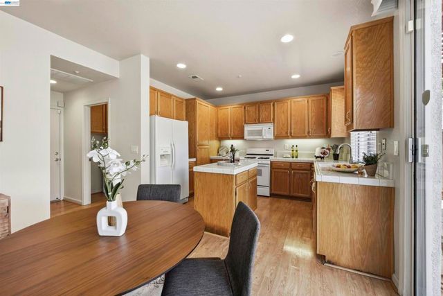 1881 Serpentine Dr, Union City, CA 94587