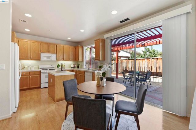 1881 Serpentine Dr, Union City, CA 94587