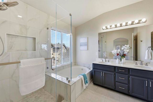 1881 Serpentine Dr, Union City, CA 94587
