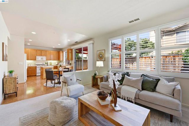 1881 Serpentine Dr, Union City, CA 94587