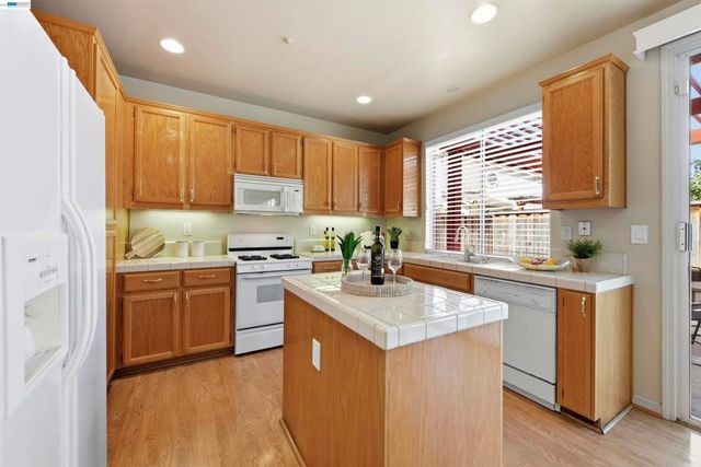 1881 Serpentine Dr, Union City, CA 94587