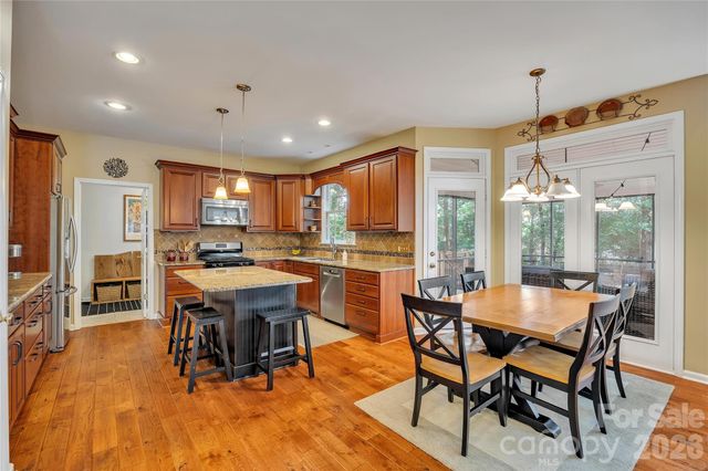 5709 Woodridge Court NW, Concord, NC 28027