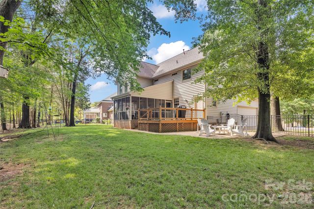 5709 Woodridge Court NW, Concord, NC 28027