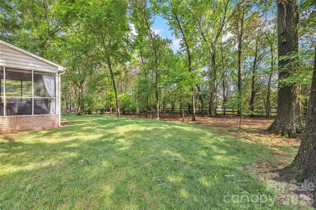 5709 Woodridge Court NW, Concord, NC 28027