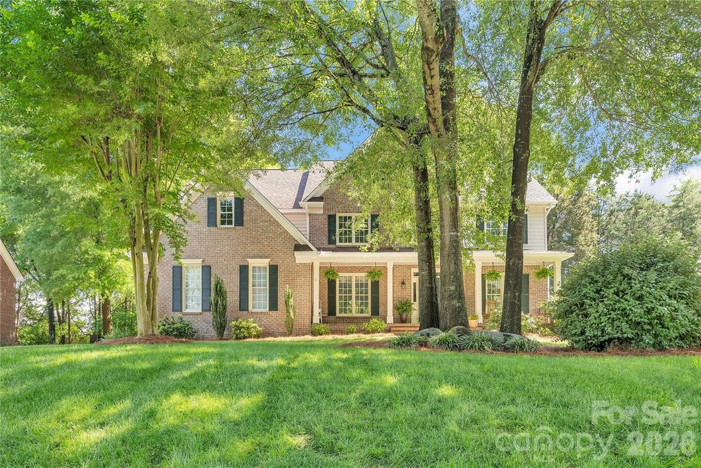 5709 Woodridge Court NW, Concord, NC 28027