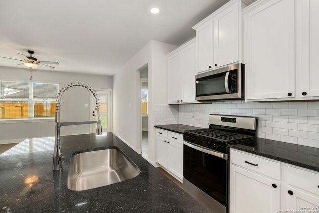 6318 Monk Landing, Converse, TX 78109