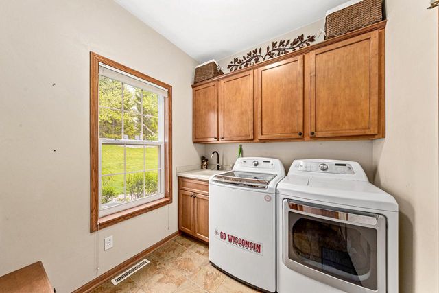 2966 Gateway AVENUE, Hartford, WI 53027