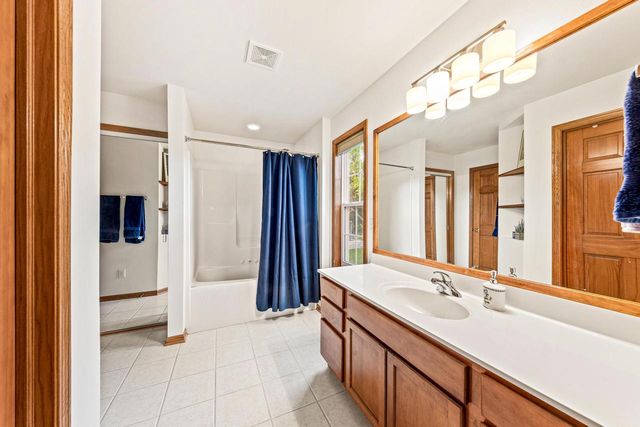 2966 Gateway AVENUE, Hartford, WI 53027