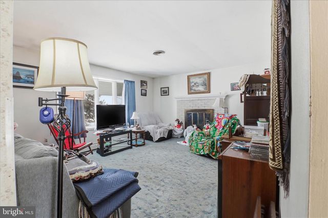 11 HILLYMEDE DR, Hummelstown, PA 17036