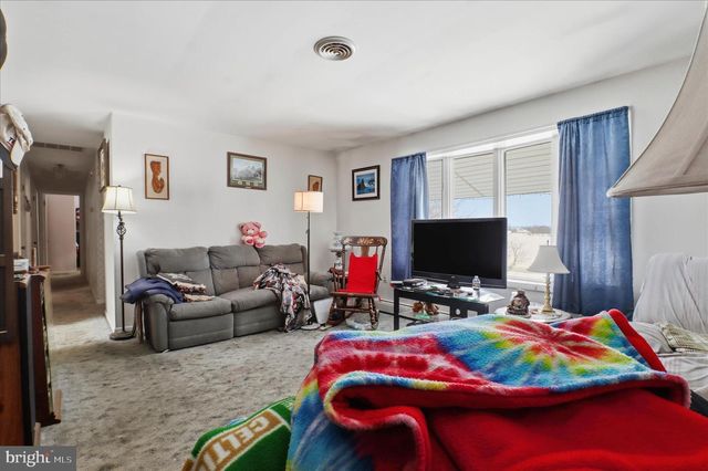 11 HILLYMEDE DR, Hummelstown, PA 17036