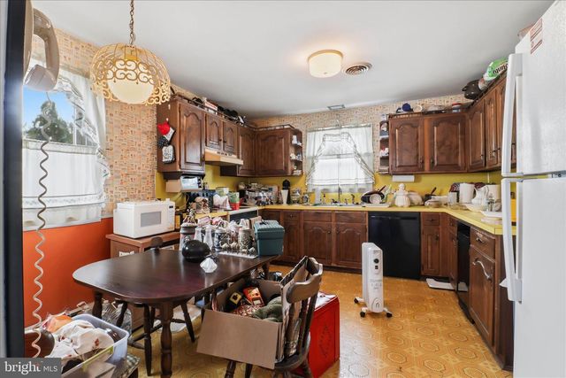 11 HILLYMEDE DR, Hummelstown, PA 17036