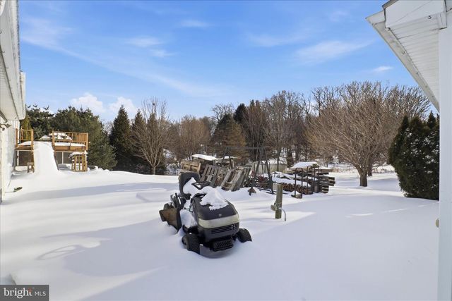 11 HILLYMEDE DR, Hummelstown, PA 17036