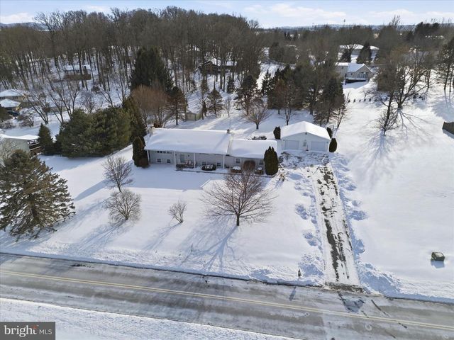 11 HILLYMEDE DR, Hummelstown, PA 17036