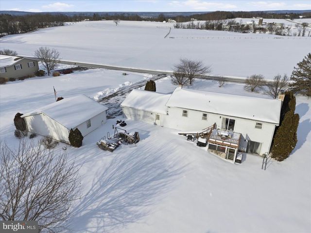 11 HILLYMEDE DR, Hummelstown, PA 17036