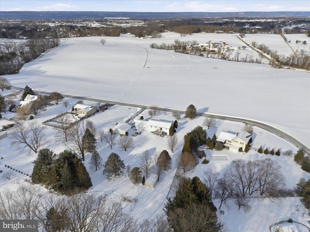 11 HILLYMEDE DR, Hummelstown, PA 17036