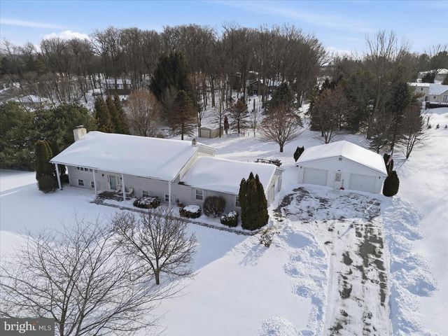 11 HILLYMEDE DR, Hummelstown, PA 17036