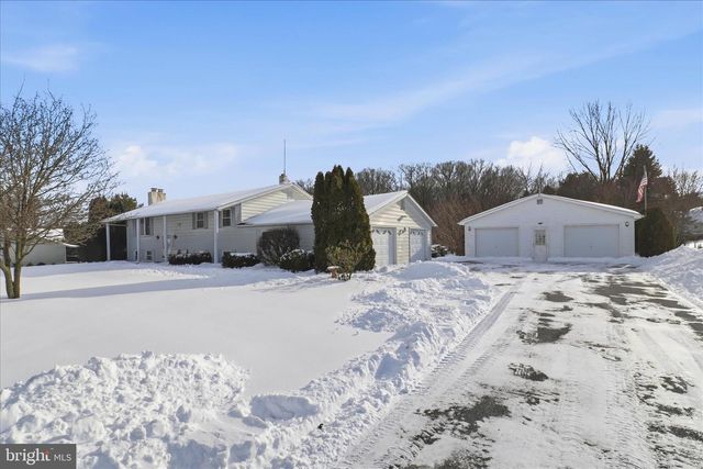 11 HILLYMEDE DR, Hummelstown, PA 17036