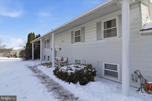 11 HILLYMEDE DR, Hummelstown, PA 17036