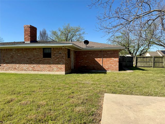 505 S San Jacinto Street, Whitney, TX 76692