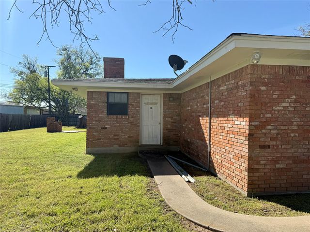 505 S San Jacinto Street, Whitney, TX 76692