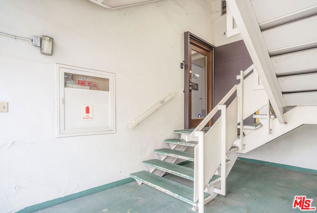 866 S Westmoreland Avenue, Los Angeles, CA 90005 — photo 3