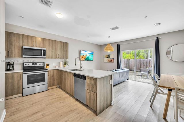 170 NW 158th St 7, Miami, FL 33169